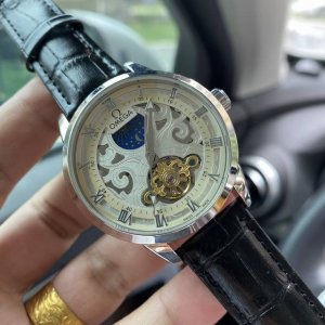 皮带 ，钢带20，品牌：欧米茄大碟飞飞轮系列， 精品男士商务腕表，大飞轮6针设计，24小时真月相，尊贵大气，绅士风范，卓越品质，热卖全城。采用全自动机械机芯，进