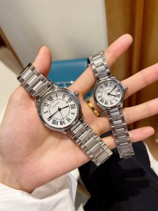 卡地亚、情侣款 新款、实心钢带、表盘40Mm和30Mm～～