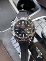 Ω Omega [福]欧米茄 Seamaster 新品海马系列 新款 300米300M 直径42毫米42Mm 潜水表。精钢材质，胶带表带，可透视全自动机械机芯。