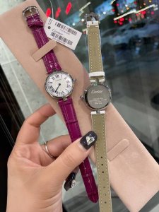 白壳 玫瑰金+20 卡地亚cartier中古腕表，满满的vintage韵味圆形表盘线条简洁、设计经典、历史文化背景厚重，称得上是典范之作。同滚滚流逝的时间一样，