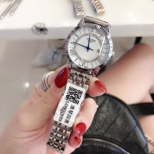 白壳 金 浪琴 Longines 系列腕表。简约时尚、最佳单品。316精钢材质，进口石英机芯，纯天然珍珠贝母表盘，搭配经典三针设计、 3字位日历星期显示，双卜拱