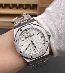 Audemars Piguet爱彼 皇家橡树Royal Oak系列 自动机械机芯 男表 瑞表 41Mm 银色表盘 精钢表壳 精钢表带
