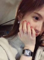 爆款回货啦卡地亚-Cartier 山度士情侣对表上市啦。卡地亚 Cartier 是一间法国钟表及珠宝制造商，于1847年由Louis-Franois Carti