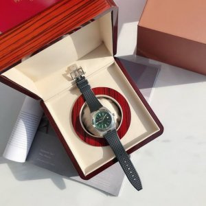 江诗钢王，入手即挣 待到春暖花开，与你纵横四海Gd品控匠心之作，打造男人之颠：纵横四海4500V 表面 采原装数控调色，蓝、绿、咖以及经典黑、银原装同步5色可选
