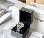 阿玛尼Armani男表。型号：Ar1980。表壳：精钢。表镜：矿物质强化玻璃。表带：精钢。尺寸：43*11Mm 这款简直男女通吃，时尚百搭，马上520了，集美们