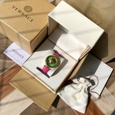 新色 骚绿色 范思哲Vco系列 神秘时间石英女表 39Mm表径 异形蓝宝石玻璃 造价不菲 中央有3D美杜莎头像 精美绝伦 表圈珐琅顶环刻有希腊回纹 配原盒 保真