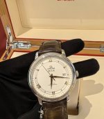 欧米茄蝶飞二代424.13.40.20.02 2 表径39.5Mm 经典的大三针设计