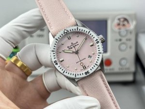 宝珀-38Mm五十寻5100-1130系列 [官方尺寸38Mm] 高科技缎面陶瓷光泽亮丽、高硬度、不变色、不沾污、不易磨损。 表壳 牙圈对版，立体感强！永不退色