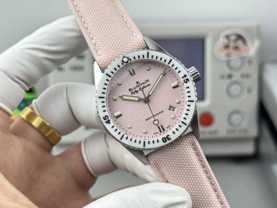 宝珀-38Mm五十寻5100-1130系列 [官方尺寸38Mm] 高科技缎面陶瓷光泽亮丽、高硬度、不变色、不沾污、不易磨损。 表壳 牙圈对版，立体感强！永不退色