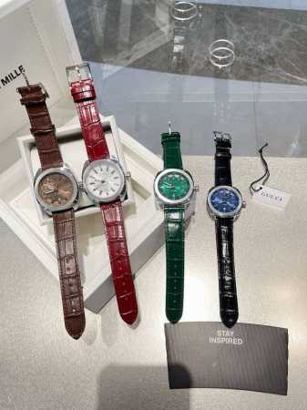 钢带+20 古驰Gucci Dive系列经典款专柜同步上新彩色面非常时髦百搭的款式哦精钢材质表头很有分量男女均可佩戴直径：40Mm - 点击图像关闭
