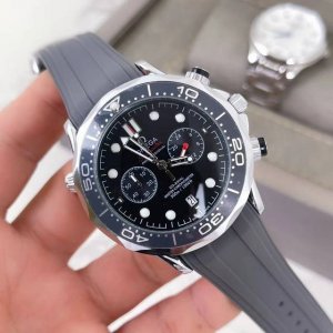 150，品牌：欧米茄海马系列（最新款式）类型：精品男士腕表，表带：实心钢带&真牛皮表带，机芯：进口真六针跑秒石英机芯镜面：矿物质强化玻璃浮雕精华 浩瀚大气 匠心