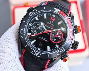 Tw出品 无俱风浪 做您踏实的领航者 欧米茄全新海系马列 M海洋宇宙计时士男腕表 市面目前高最版本的计时腕表 45.5Mm表壳采用轻盈又耐磨的黑色材料打造，存在