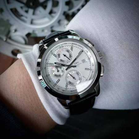 白 金 沙夫豪森Iwc万国表在第74 届古德伍德会员会议Goodwood Members’Meeting上推出三款工程师腕表特别表款。第74 届古德伍德会员会议 - 点击图像关闭