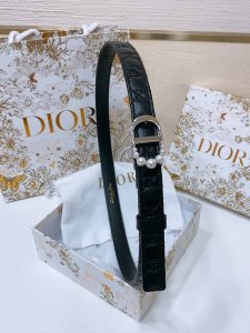 特 Dior Montaigne Jolie Belt 光滑小牛皮和白色树脂珍珠 饰有*Christian Dior*标志 羊皮菱格腰带2.0Cm
