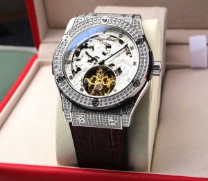 白皮 . 金20. 新款上市 销量神器 恒宝hublot 宇舶大爆炸系列真陀飞轮方钻石版、满钻壳-钻面、搭载全自动陀飞轮机芯、44毫米直径、绝对称得上是硬货、电