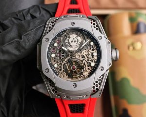 New Hublot 恒宝 Big Bang Unico 大爆炸系列陀飞轮独家首发！突破以往的作品，机芯采用国外腕表上市公司自主研发时间超13个月，外壳直径44