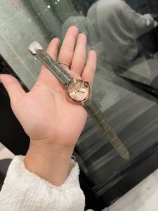 光圈 钻圈 鱼眼双卜玻璃 匠心之作卡地亚蓝气球，精致33Mm石英腕表，传统三针设计 星空运转 时间流淌 特殊工艺镶钻，个性 完美 搭配鱼眼蓝宝玻璃运用瑞士原装瑞