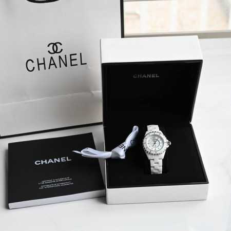 Chanel 作为最有代表性的腕表之一！这几年j12的势头真的是越来越火，买表最重要的就是腕表的颜值，天天都要戴的一块表如果不好看那可不行显然j12是很多人心目 - 点击图像关闭