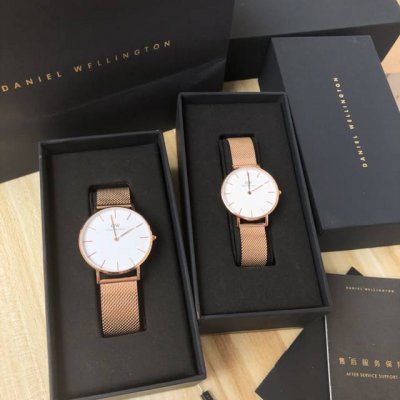 经典风格，全新演绎。 Classic petite 金属情侣对表，全新上市。Classic petite 32Mm 36Mm系列新品，更大的表盘尺寸，带来更多造