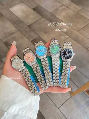 新款推荐 劳力士 28Mm精致小表螺旋后盖 女款条丁面 爆款推荐 设计显出独特高贵优雅女神气质！316精钢搭配蝴蝶扣，不显浮华的风格广受女神喜爱，逐渐深刻人心，