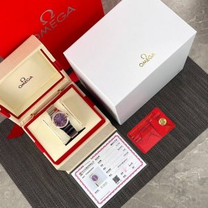 Omega 新款欧米茄星座系列钻石石英女表，表盘直径27Mm ，瑞士石英机芯，蓝宝石防刮花玻璃，外盘镶嵌36颗天然钻石每一个表做一个真钻证书认准国检红证！内盘镶