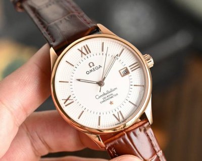 白 金1110最新款主推 ，Omega -欧米茄-碟飞系列市场竞争主力款 一直被模仿 从未被超越 见证时间！把握未来，你可以有 采用316L钢表壳，全新原装进口