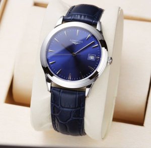 白皮p . 金20 本品均已严格经过防水压力测试，防水可达120米 本品配置吊牌卡片出售，退换均以整套进出，凡不配套不予退换，望请谅解 浪琴 军旗系列 正品开模