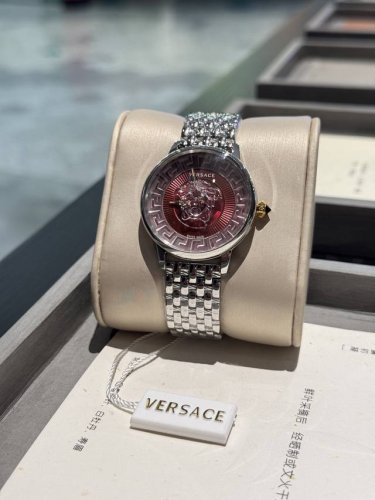 金 新款 范思哲 Versace Medusa Alchemy系列 表径38Mm 浮雕艺术 立体呈现 采用透明树脂 悬浮3D美杜莎头像以及希腊回纹图案 光线照射
