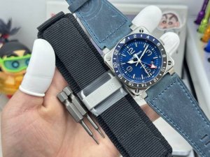 Br新品 柏莱士Gmt系列Instruments. 型号 Br0393-Bl-St Sca。 DDD 表径 42毫米 表盘颜色 黑色表盘形状圆形 表带颜色 黑色