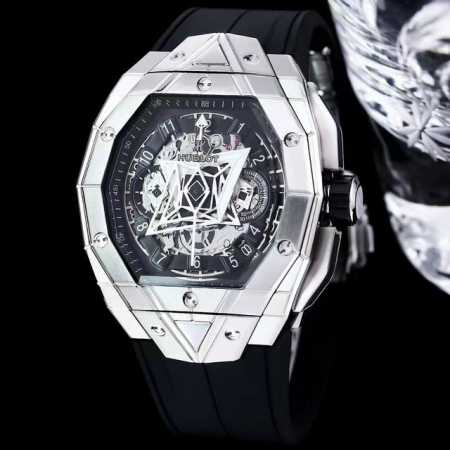 Hublot 宇舶 X Sang Bleu刺青工作室重磅推出第三代刺青腕表 ：Big Bang灵魂sang Bleu刺青腕表高度对称的几何图形，延续sang B - 点击图像关闭
