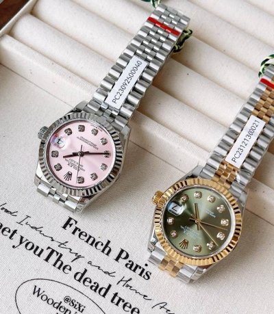 最顶版本！劳力士Rolex女款31Mm日志型腕表！表盘镶嵌10颗Vs级别真钻时标！每一块表都中国Gtc权威机构出具的真钻证书，一表一码不重复！ 我们的顶级版本搭