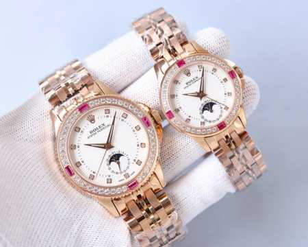 白钻 金钻 一劳永逸 经典永恒 最新力作劳力士 Rolex 经典系列情侣机械月相腕表登场 鼎力推荐确认过眼神，只送对的人！ 机芯 采用瑞士2824-2定制机芯， - 点击图像关闭