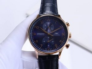 万国-Iwc 萄计系列 匠心制作 强烈推荐 隆重登场。简约商务的设计之下，蕴含一丝浓郁的复古情怀 机芯 搭载全自动进口机械， 走时精准，动力储备强劲 表壳 采用