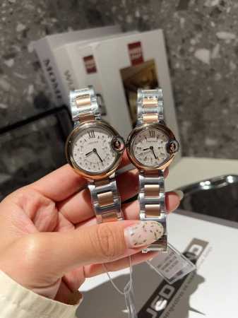 白钢 电镀+20 钻圈+40 卡地亚 尺寸：28Mm 33Mm 匠心之作卡地亚蓝气球，精致石英腕表，传统双针设计 星空运转 时间流淌 特殊工艺镶钻，个性 完美 - 点击图像关闭