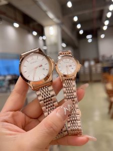 Gucci古驰 新款g-Timeless系列 经典九珠表带 三珠带 搭配精美 粉面 白面 黑面 灰面 绿面 情侣腕表 女装28Mm男装38Mm 316精钢 原装