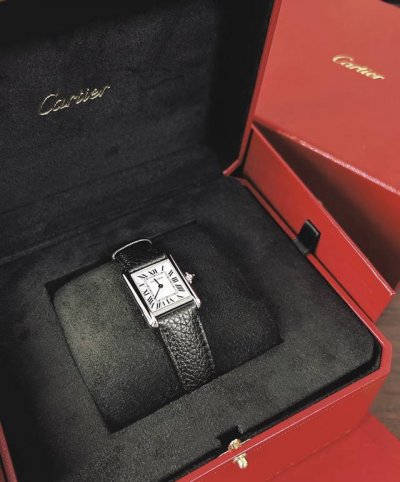 年，Louis Cartier 从战场上的坦克汲取灵感，创作出了Tank系列，为制表界带来了一场风格革命。