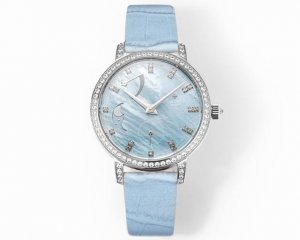 白光 -金光 钻+100 江诗丹顿传袭系列月相腕表搭配直径36毫米 圆形白金表壳，表圈、表耳和表冠镶嵌了总重约1.2克拉的81颗美钻 白色珍珠贝母表盘之上配备了