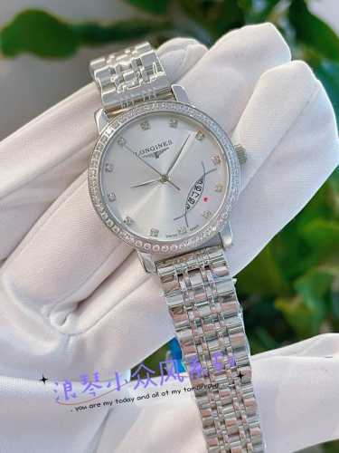 白钻 玫 钢带20陶瓷40新款浪琴-Longines简约大气女款 进口石英机芯 矿物质玻璃镜面 316L精钢表壳 直径30Mm厚8Mm 该款腕表备受女性喜爱，在