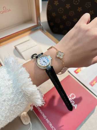 2023新款首发 欧米茄中古课代表，坠入中古温柔乡， 金圈欧米茄中古皮带款，有一种莫名的温柔感。温柔中又戴着刚毅与率性。泛着美好，泛着 浪漫，泛着可贵。黄金圈， - 点击图像关闭