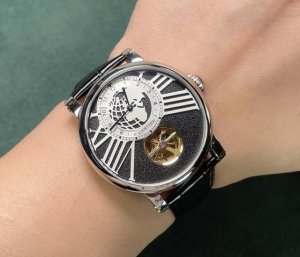 白壳860玫壳680 新品 卡地亚 Cartier地球系列 采用全自动机械机芯 表壳316精钢打造 字面镂空叠加凸显立体感 超强耐磨镀膜玻璃镜面 进口小牛皮皮带