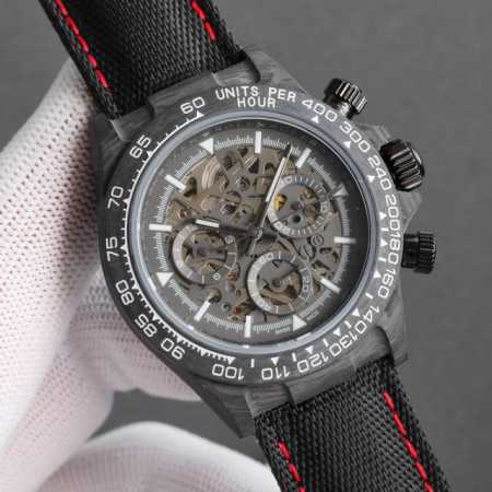 Rolex-宇宙计时迪通拿系列之碳纤维定制版，腕表不仅佩戴轻便，外表坚硬。且每一只腕表都拥有独一无二的碳纤花纹材质。 表壳腕表尺寸40X12.4吻合原装。实力铸 - 点击图像关闭