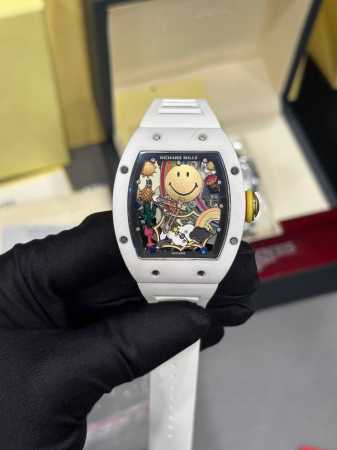 独家实拍图 Richard Mille 发布全新Rm88 笑脸 Smiley自动上链飞轮腕表，演绎玩趣风格带上它 开心每一天 历时3年的研发，一款技艺和创新非凡 - 点击图像关闭