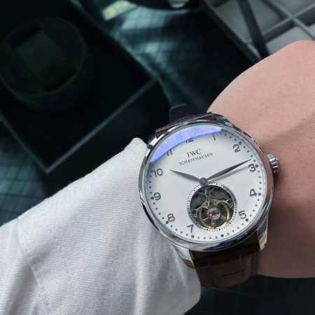 品牌:万国 飞轮新品 商务休闲 奢华大气类型 精品男士腕表 新品 表带 真牛皮表带 舒适 机芯:高级机械机芯 稳定 材料 矿物质防刮镜面 高清 耐磨 大气爆款 - 点击图像关闭