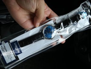 台湾厂出品：白 .金50.. 本品均已严格经过防水压力测试，防水可达120米 台湾厂出品，浪 琴 开创者男士系列 腕表尺寸40X11Mm。纤薄的圆弧型壳套 防水