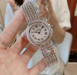 卡家时光流转系列经典中古表 真香警告 Cartier小旋风 最热门的Vintage 小旋风的外壳，三圈圆圈绻缱交缠，演绎人生真挚情感。精致闪耀，华丽璀璨，，美到
