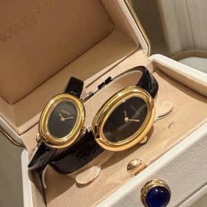 中号金 Mini 卡地亚 浴缸系列Mini尺寸来啦迷你世界优雅代表 Baignoire浴缸系列腕表，典雅欧风浴缸形状，完美演绎卡地亚的经典美学，涌现腕表设计的焕