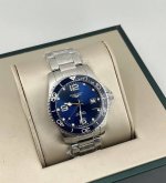 这浪琴康卡斯潜水表，我戴了一段时间，感觉挺有意思的。它的设计挺有范儿的，表盘大，看着就大气，表带是那种橡胶的，戴着舒服，防水性能也不错，下水啥的都没问题。不过呢