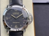 Vs 沛纳海V2升级版Pam00359Pam359。经过两年多的研发，克隆了原装全自动P.9000机械机芯，通过背面透底可以看出避震器摆轮位置改到了7点钟对应的
