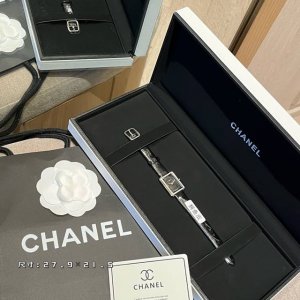 白光 金光 钻30 香奈儿Boy Friend系列H4883小号，打造极致性价比标配鳄鱼皮！潜心打造，只为遇见最好的你！ 技术要点： 1.时分针全部跟足原版采用
