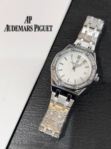 网红爆款Ap爱彼皇家橡树系列 美女几乎人手一枚！精钢表壳镶钻八角钻石壳边设计 石英机芯 百搭尺寸33.5Mm 任何女士手型都可以佩戴 DDD